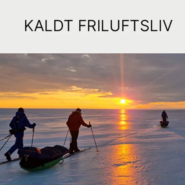 Varme føtter med Tova tøfler på. Kanskje er det en pappa som har fått tøfler i gave? Foto med tekst. Leder til tøfler til voksne, dame og herre.